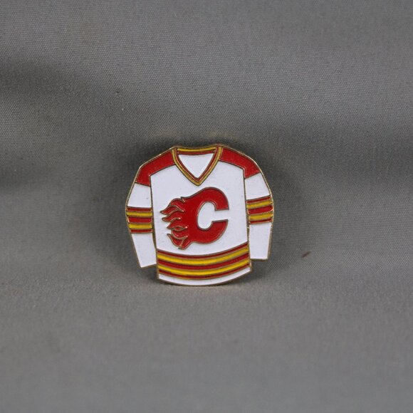Calgary Flames Pin (VTG) - 1990s Home Uniform by Ace - Stamped Pin - Picture 3 of 3